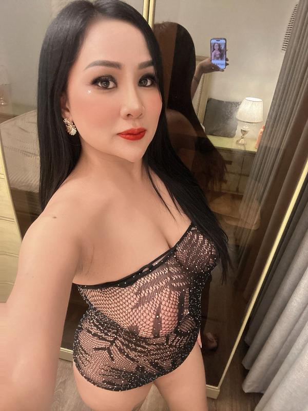 Experience Unforgettable Moments with Lola Caron by Your Side